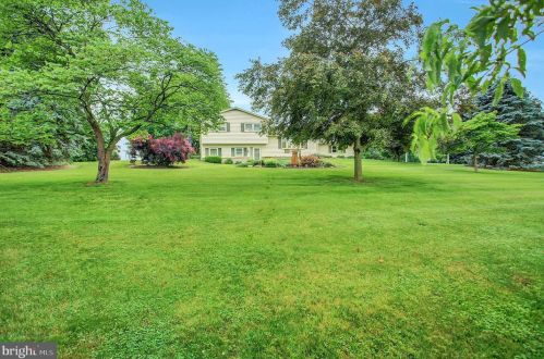 1925 Yingling Dr, Spring Grove, PA 17362-8969
