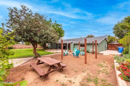 3360 Big Spg Ave, Simi Valley CA 93063-1316 exterior