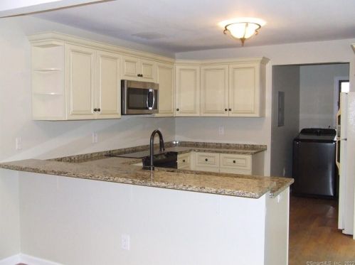 1053 Main St, Woodbury, CT 06798-2235