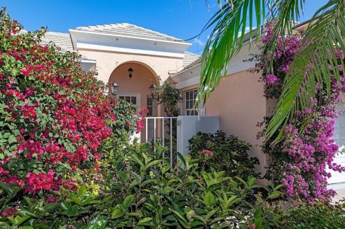 819 Rue Deville, Naples, FL 34108-8532