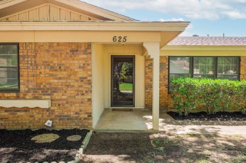 625 Cullum Ave, Hurst TX  76053-6541 exterior