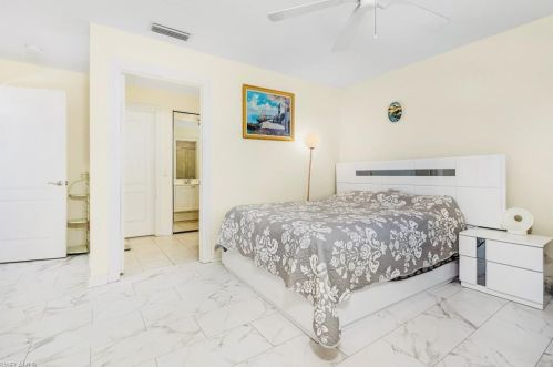 4199 Los Altos Ct, Naples FL  34109-1315 exterior