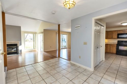 85 Walden Pond Dr, Nashua NH  03064-2877 exterior