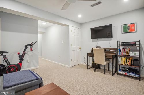 8518 Blue Rock Ln, Lorton VA  22079-3062 exterior