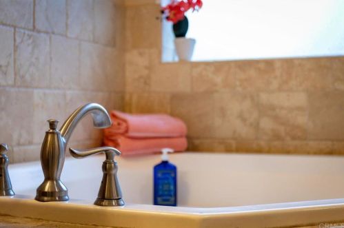 1992 Warmlands Ave, Vista CA  92084-3332 exterior