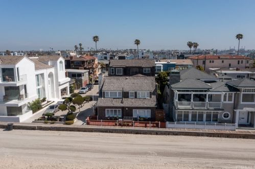 4 64th Pl, Long Beach, CA 90803-5622
