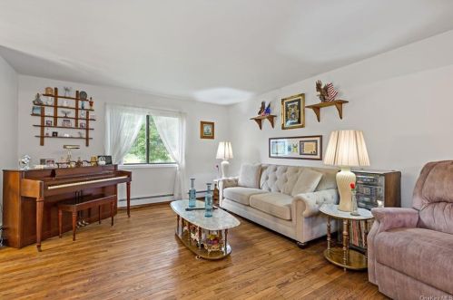 335 Somerston Rd, Yorktown Hgts NY  10598-2225 exterior