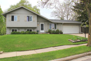 2708 University Ct, Waukesha, WI 53188-1401
