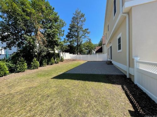 3 Stratford Rd, New Rochelle NY  10804-2519 exterior