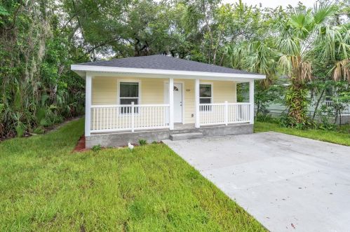 33142 Forest Ridge Rd, Deland, FL 32720-6181