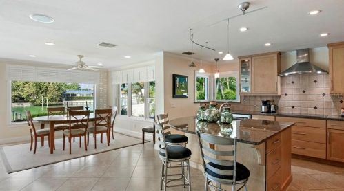 4128 Holland Dr, Saint Petersburg, FL 33706-2643