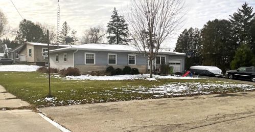 415 Stark St, Beaver Dam, WI 53916-2935