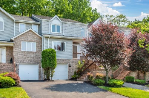 58 Averell Dr, Greystone Park, NJ 07950-1970