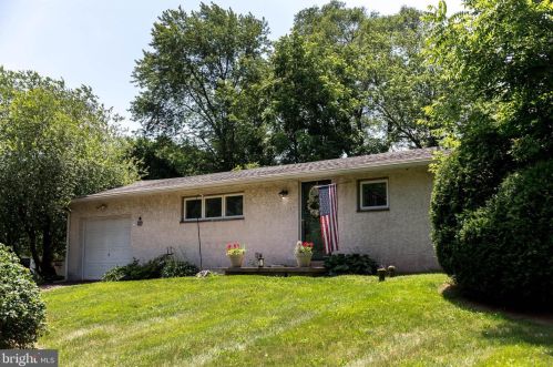 470 Centennial St, Collegeville, PA 19473-1818