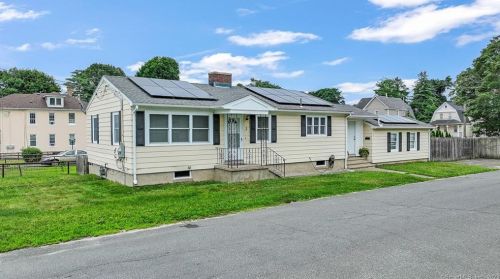 3 Ross St, Waterbury, CT 06708-4604