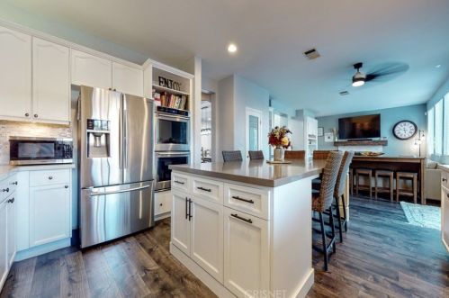 30416 Mallorca Pl, Santa Clarita CA  91384-4787 exterior