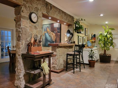 2 Metuchen Ave, Woodbridge NJ  07095-1923 exterior