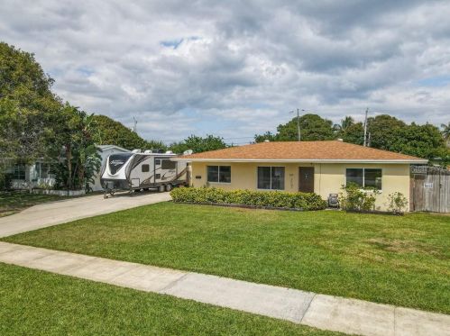 619 Australian Cir, West Palm Beach, FL 33403-2514