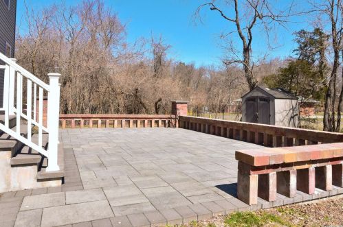 45 Crystal Brook Hollow Rd, Mount Sinai NY  11766-1606 exterior