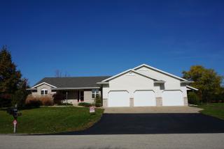3556 Golf Wood Dr, Neenah, WI 54956-9019