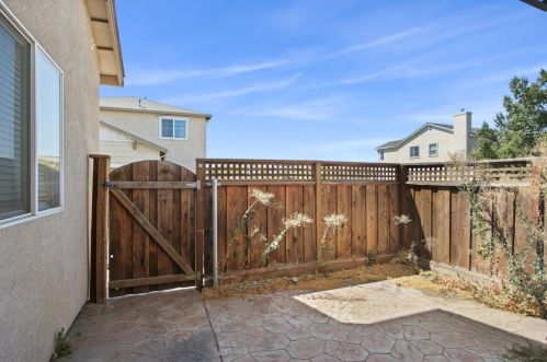 4237 Ivory Ln, Turlock CA  95382-7430 exterior
