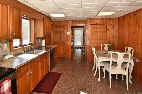 29 Ash St, Norwich CT  06351-1804 exterior