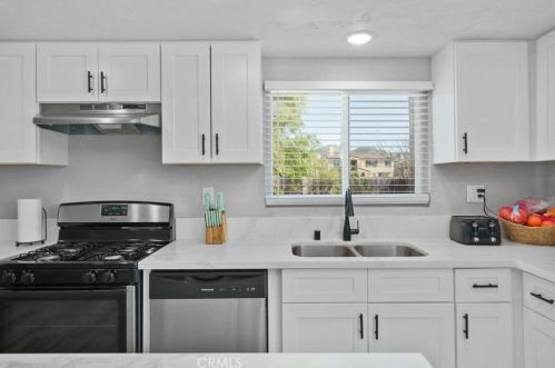 90 Herbert Ave, Lake Elsinore CA  92530-4428 exterior