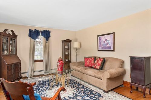 6 Lowell St, Coventry, RI 02816-6125