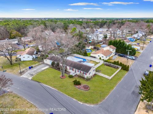 18 Hollywood Dr, Bricktown NJ  08723-3449 exterior
