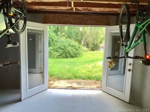 8 Cypress Rd, Uncasville CT  06382-1420 exterior