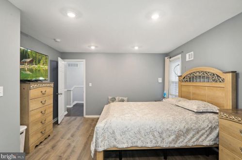 123 Maple Ave, West Deptford NJ  08093-1136 exterior