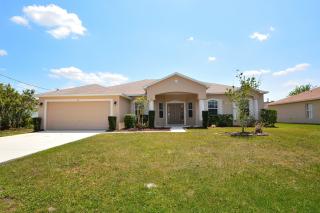 40 Louisburg Ln, Palm Coast FL  32137-9707 exterior