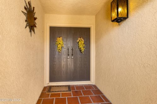 5753 Camino Laguna, Tucson, AZ 85718-4477
