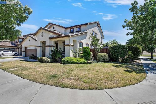 416 Wild Oak Dr, Lathrop, CA 95330-8692