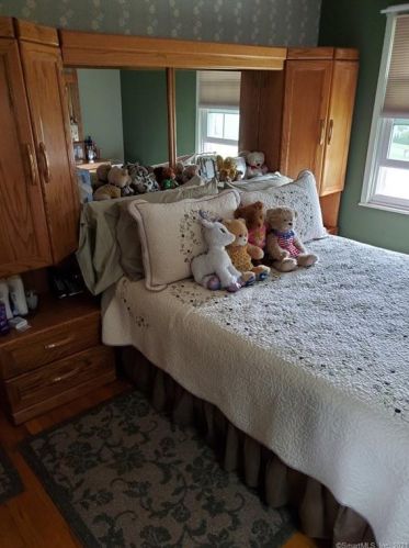 3 Glenridge Dr, Ansonia, CT 06401-2913