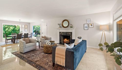 7607 Lake Dr, Milwaukee WI  53217-2909 exterior