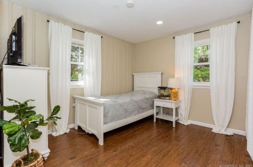 28 Talcott Rd, Glastonbury CT  06033-2919 exterior