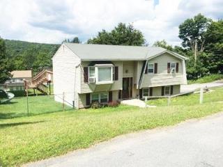 2 Washington Rd, Ogdensburg, NJ 07439-1037