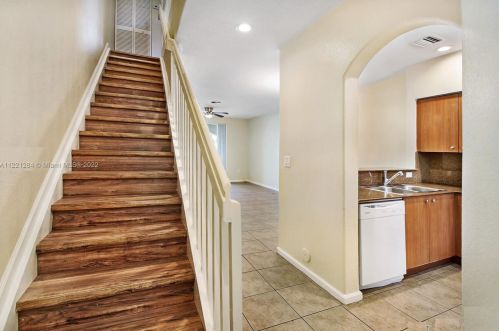 8385 25th Ct, Hollywood, FL 33025-2985