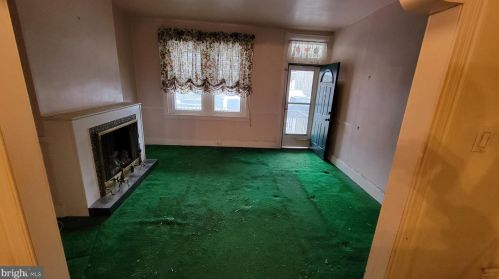 6624 Hegerman St, Philadelphia, PA 19135-2805