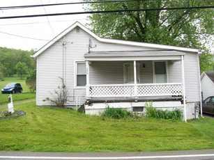 396 Country Club Rd, Washington, PA 15301-2712