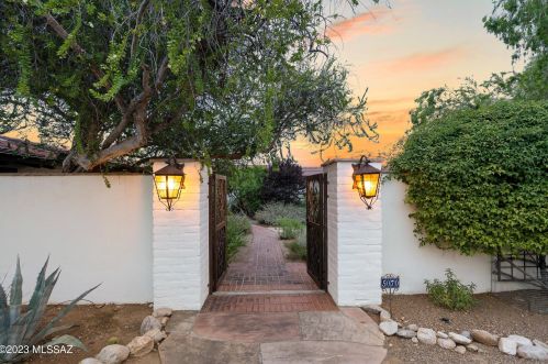 5070 Calle La Vela, Tucson, AZ 85718-4914