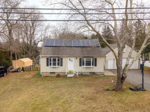 526 Fitch Hill Rd, Uncasville, CT 06382-1127