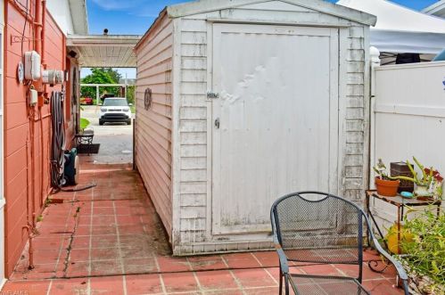 1125 Broad St, Lehigh Acres FL  33936-6521 exterior