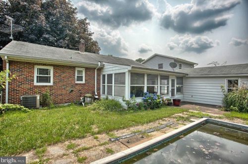 3000 Morningside Dr, Camp Hill PA  17011-5818 exterior