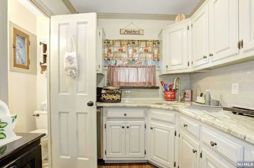 138 Forest Ave, Verona NJ  07044-1015 exterior