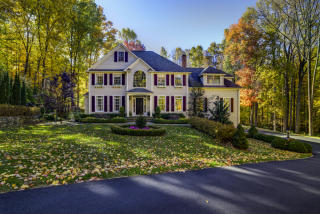 11 Bridle Path Trl, Newtown, CT 06470-2208