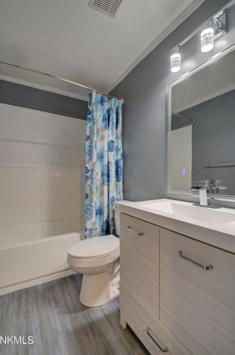 180 Mdw Crk Dr, Florence KY  41042-9471 exterior