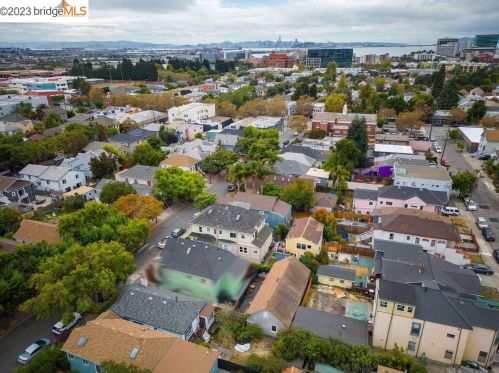 1058 56th St, Oakland CA 94608-2745 exterior