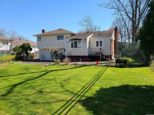 251 Continental Dr, New Hyde Park, NY 11040-1003